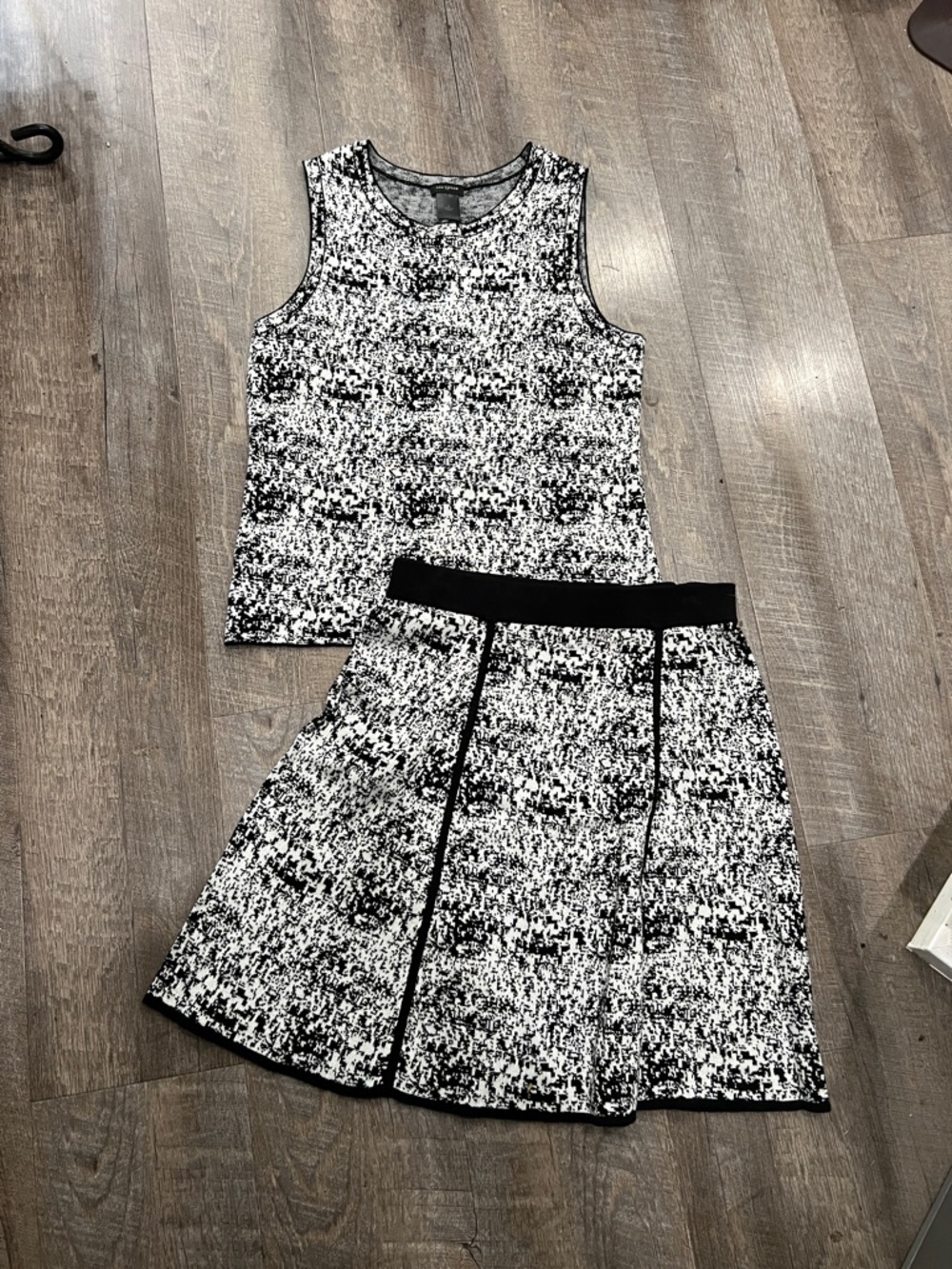 Ann Taylor Black and White Patterned Knit Top w matching skirt